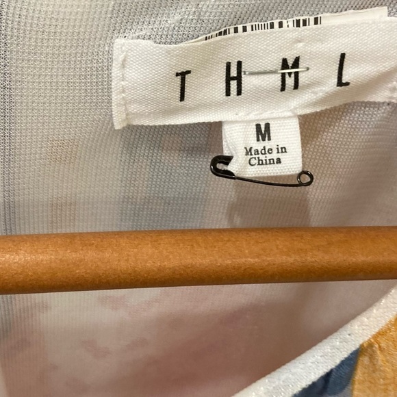 THML abstract print dress. Short sleeve, dropped waist, knee length. Size M - Picture 3 of 4